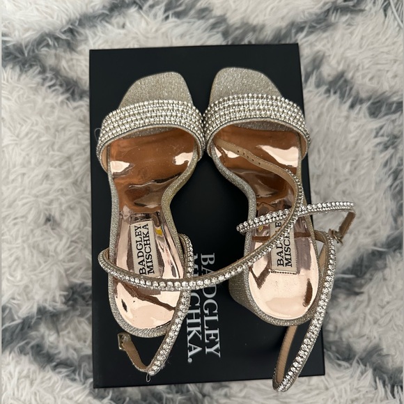 BADGLEY MISCHKA - Women's Size 6 Becca Sandal - Platino - Picture 3 of 7